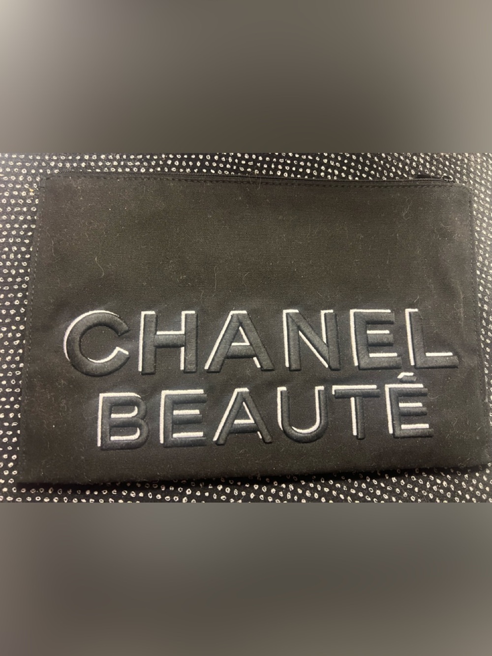 CHANEL /SWIFTIE  CHANEL BEAUTÉ Toiletry Pouch with Swiftie Toque